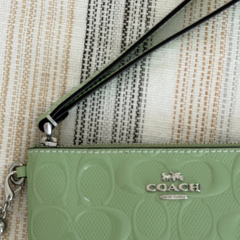 NWT Coach Zip Around Wristlet Wallet Signature w/ Heart Charm Spring Beautiful - Picture 3 of 6